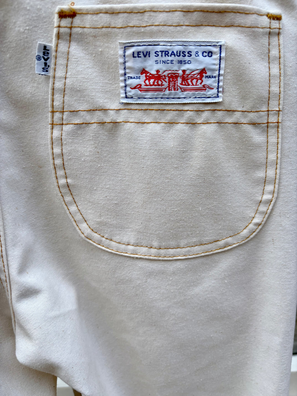 Levi's Cropped Jeans