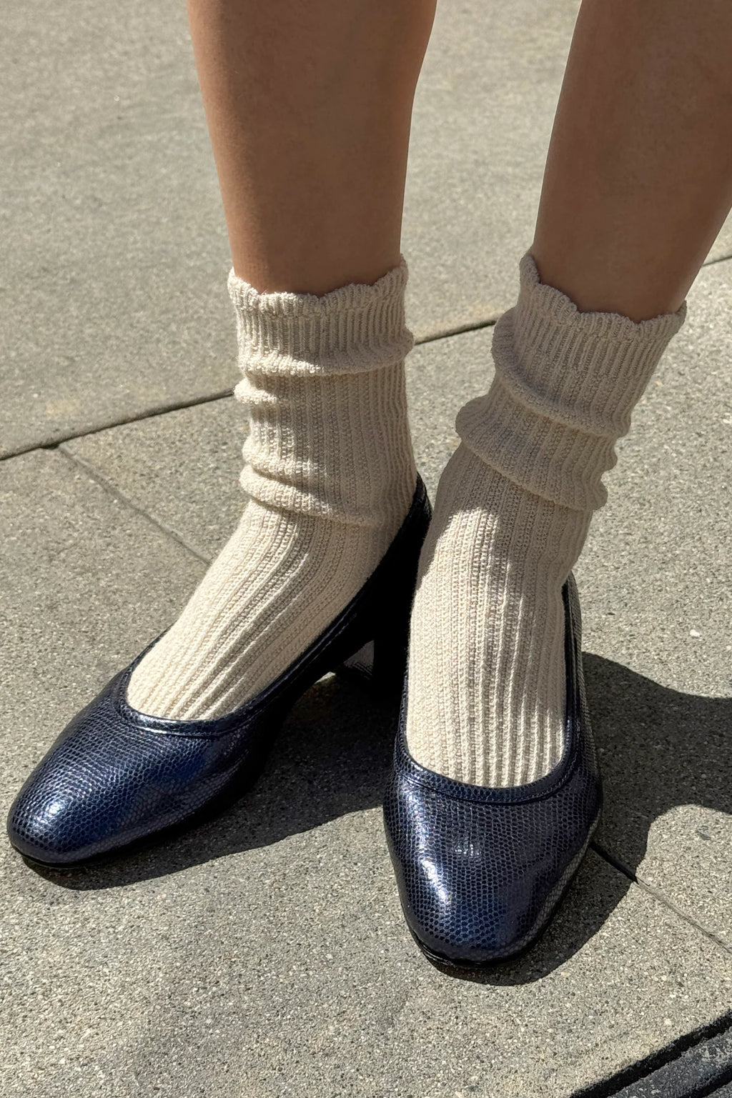 Le Bon Shoppe Linen Scallop Socks Natural