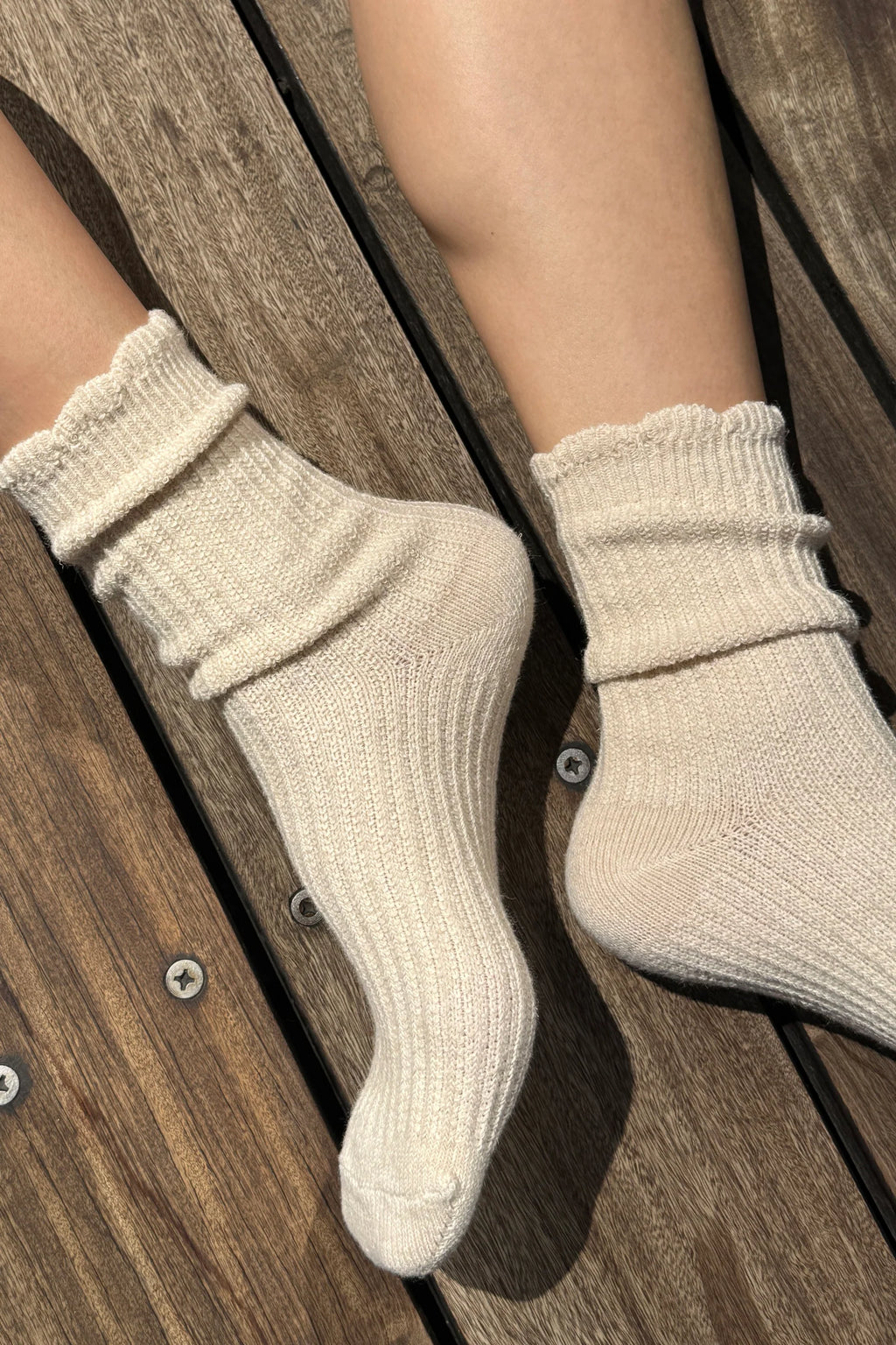 Le Bon Shoppe Linen Scallop Socks Natural
